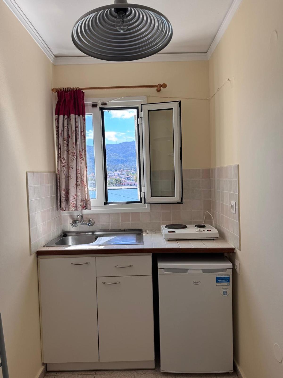 Matrona Apartments Poros Town エクステリア 写真