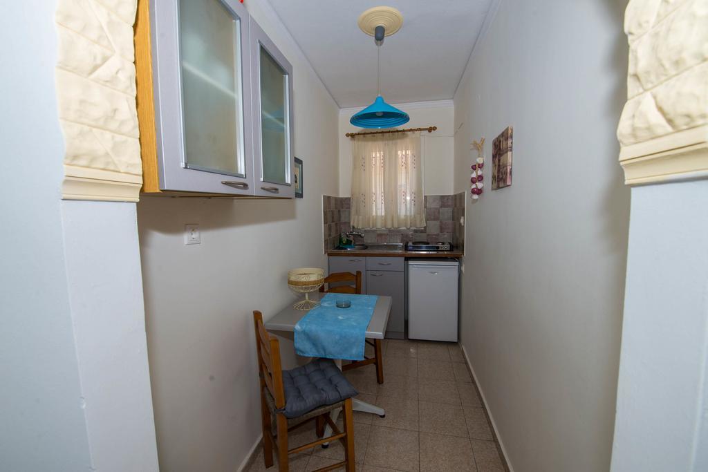 Matrona Apartments Poros Town エクステリア 写真
