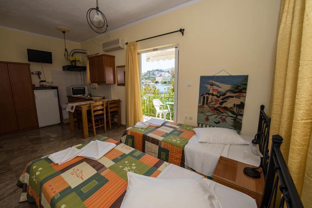 Matrona Apartments Poros Town エクステリア 写真