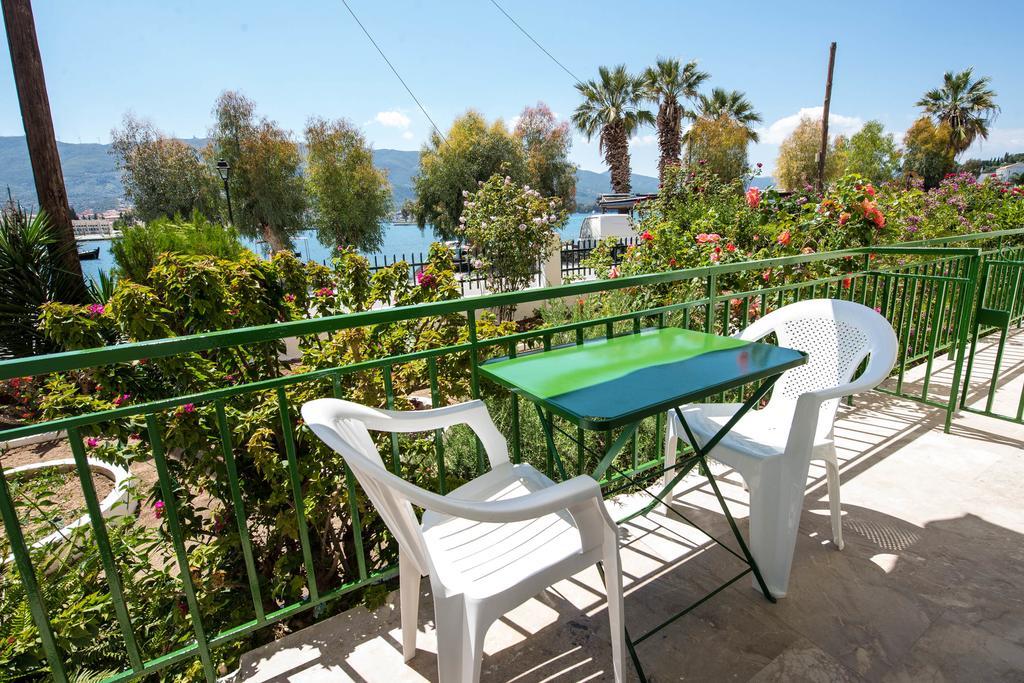Matrona Apartments Poros Town エクステリア 写真