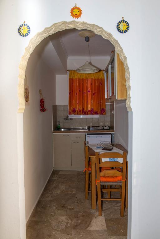 Matrona Apartments Poros Town エクステリア 写真