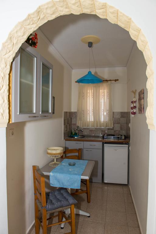 Matrona Apartments Poros Town エクステリア 写真