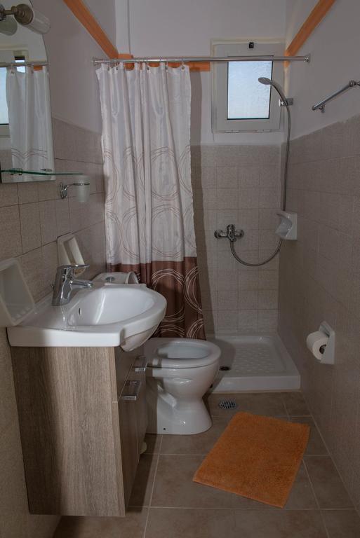 Matrona Apartments Poros Town エクステリア 写真